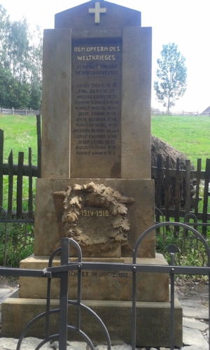 Pomník obětem I. světové války ve Sklenařovicích - po dokončení